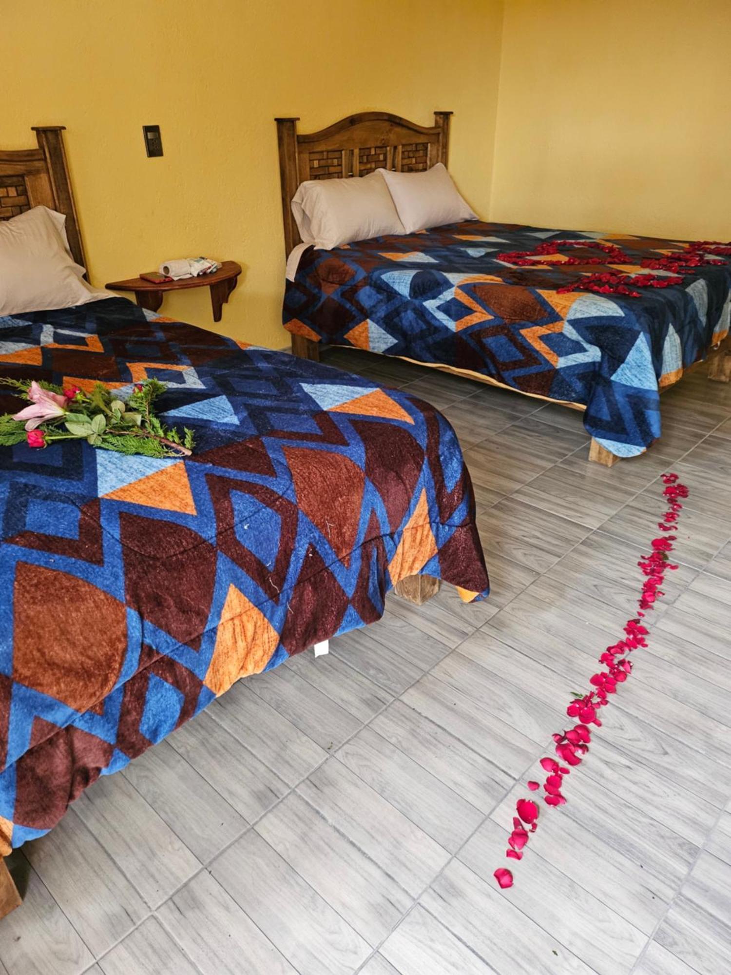 Hotel Villa Aurora แบร์นัล ภายนอก รูปภาพ