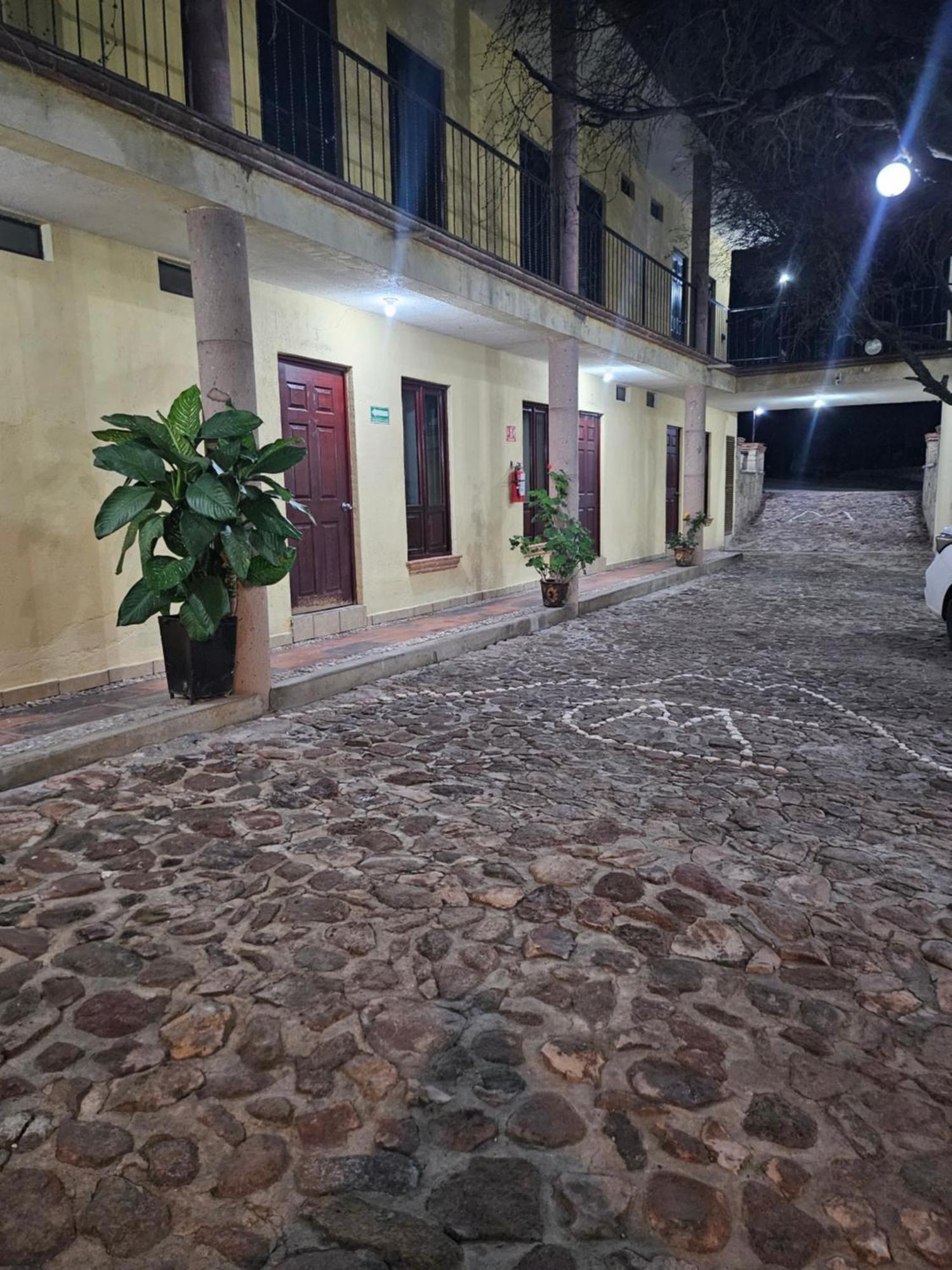 Hotel Villa Aurora แบร์นัล ภายนอก รูปภาพ